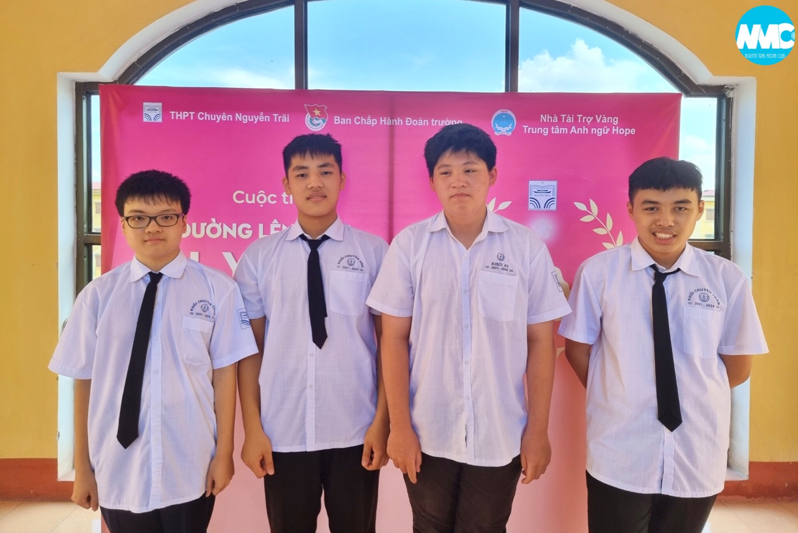 Những phút giây căng thẳng dõi theo Bán kết 3 - trận đối đầu trực tiếp cuộc thi "Đường lên đỉnh Olympia" năm học 2022 - 2023